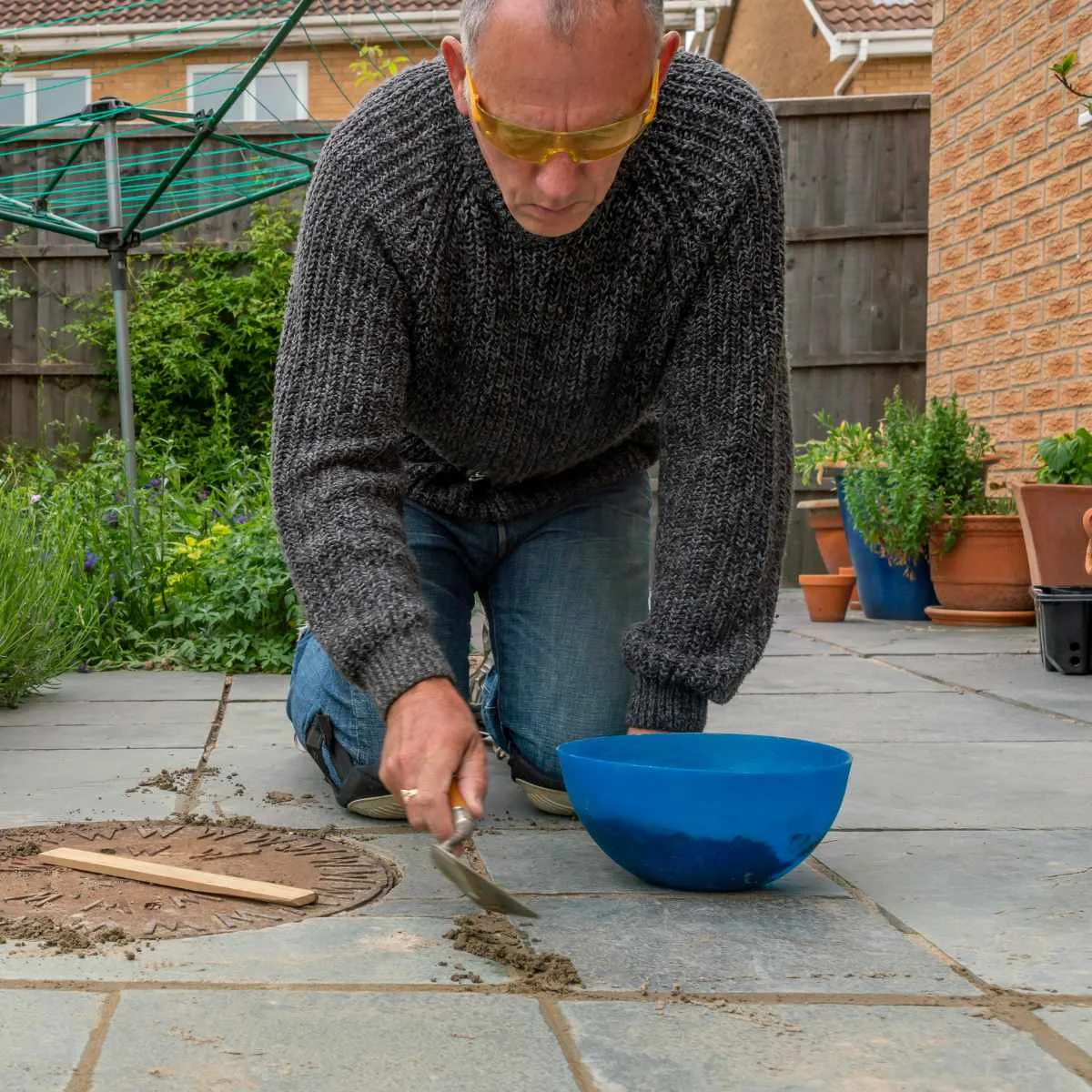 Patio jointing refers to the sand or fine aggregate filled into the joints between paving stones, bricks, or concrete pavers to lock the whole surface together. patio jointing procedure