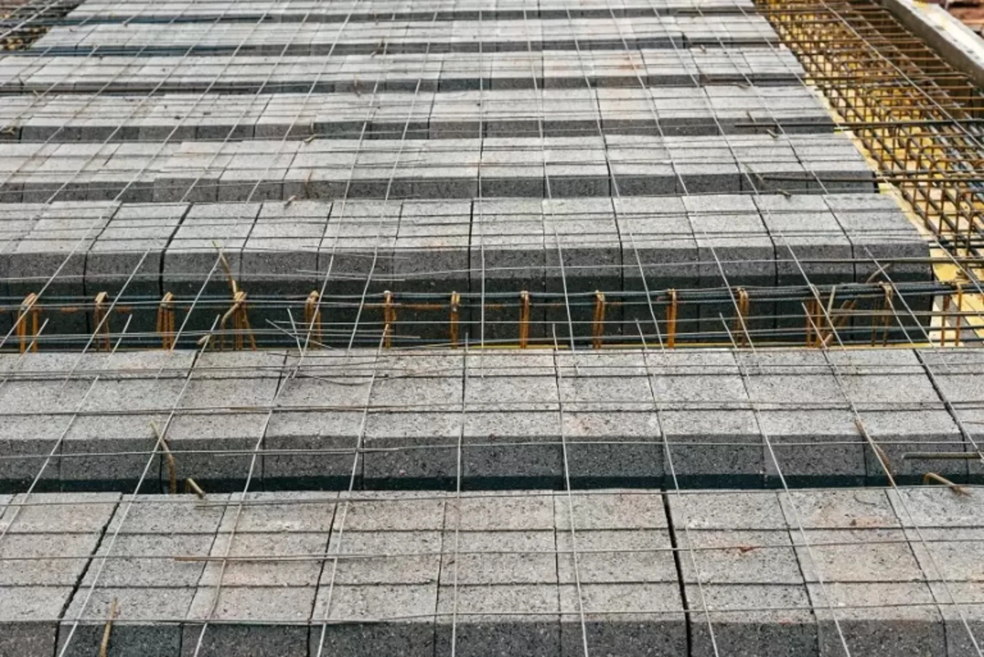 Slab thickness design is a critical component in the construction of industrial concrete floors, as it directly influences the floor's ability to withstand the heavy loads and intense traffic commonly found in industrial settings. concrete slab thickness for heavy equipment